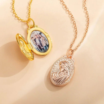 Embossed Mother &amp; Child Photo Locket - United Bracelets