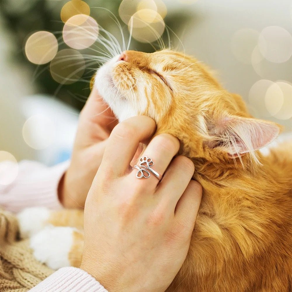 Hugging Paw Ring with Love Heart - United Bracelets